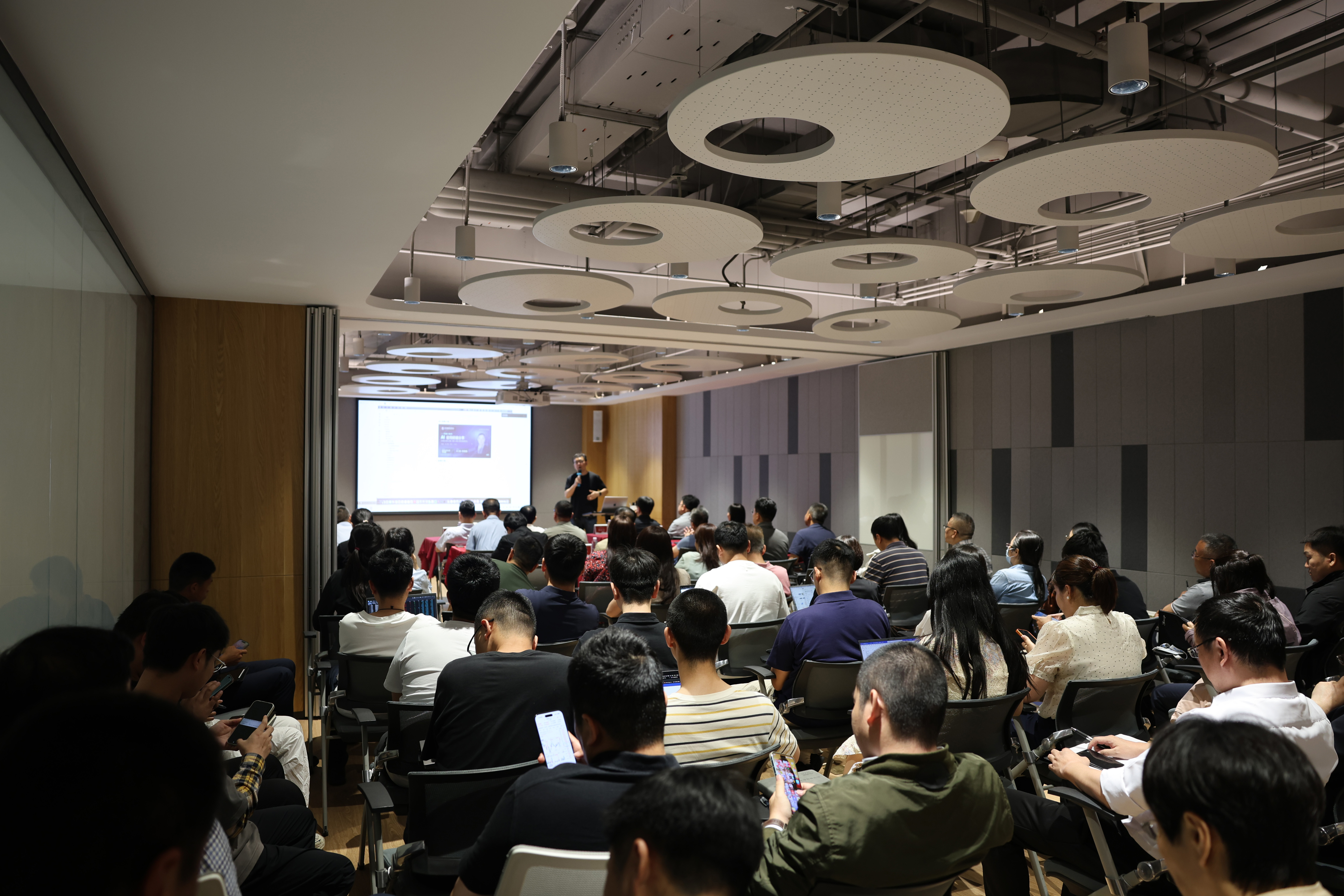 紧跟大数据时代浪潮，赋能生活数字化发展&mdash;&mdash;中矿资源集团开展AI专场分享活动